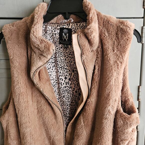 Miss Ashley by 26 International faux fur vest - size medium - Picture 2 of 7